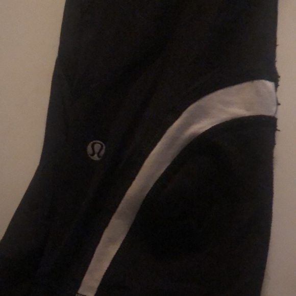 Like new lulu lemon cropped leggings - Picture 2 of 3